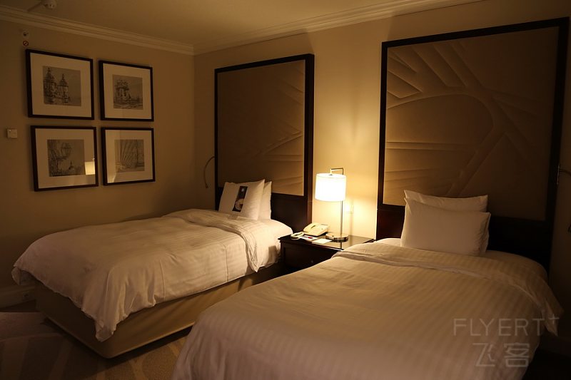 Lisbon--Lisbon Marriott Hotel Room (4).JPG