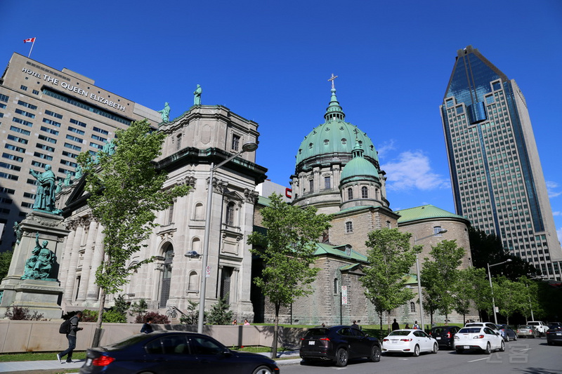 Montreal--Basilica of Marie-Reine-Du-Monde (1).JPG