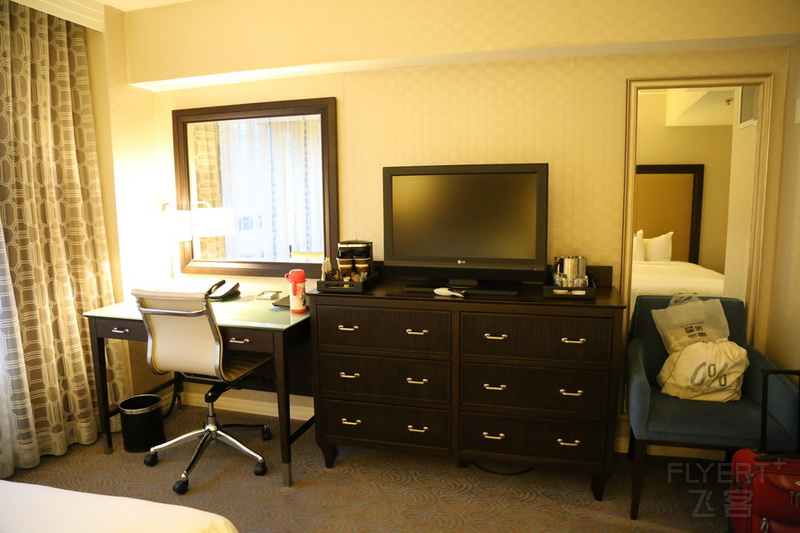 Washington Hilton Hotel Guestroom (3).JPG