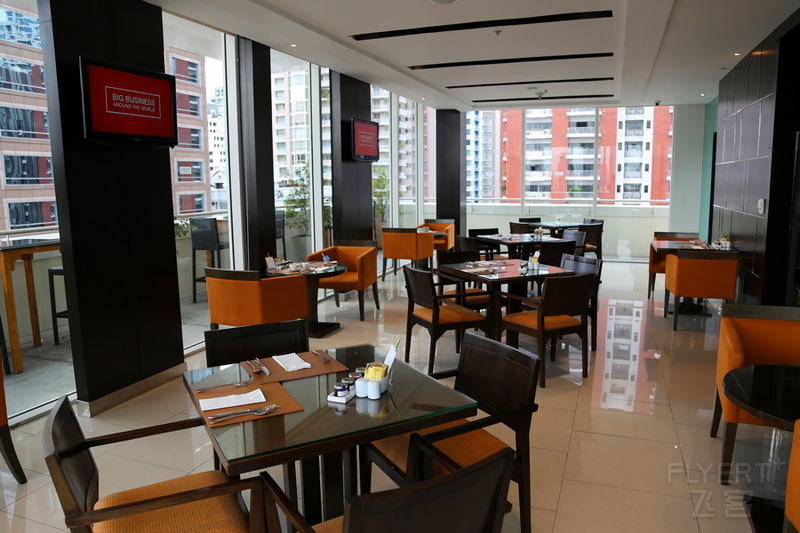 Bangkok--Courtyard by Marriott Bangkok Club Lounge (1).JPG