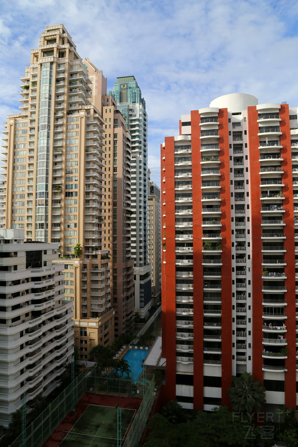 Bangkok--Courtyard by Marriott Bangkok Club Lounge View (2).JPG