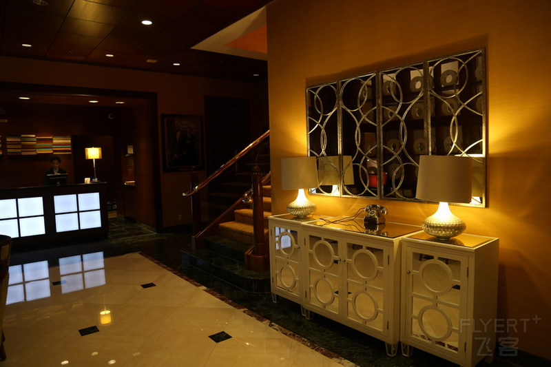 Washington Dulles Marriott Suites Lobby (9).JPG