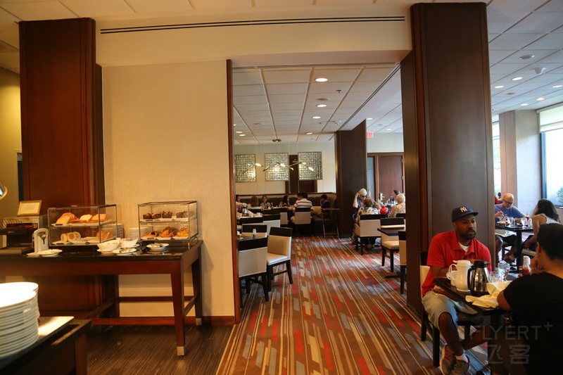 Washington Dulles Marriott Suites Restaurant Breakfast (5).JPG