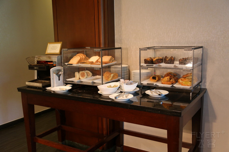 Washington Dulles Marriott Suites Restaurant Breakfast (6).JPG