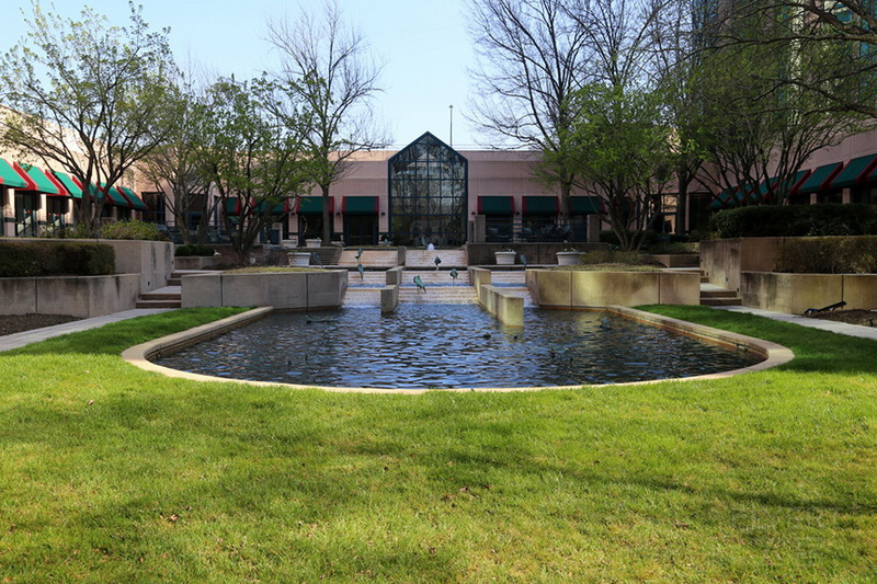 Washington DC--Falls Church Marriott Fairview Park Courtyard (4).JPG