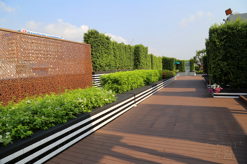 Bangkok--Holiday Inn Express Bangkok Soi Soonijai Rooftop Garden (3).JPG