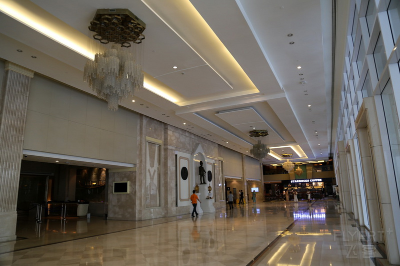 Bangkok--The Athenee Hotel a Luxury Collection Hotel Lobby (2).JPG