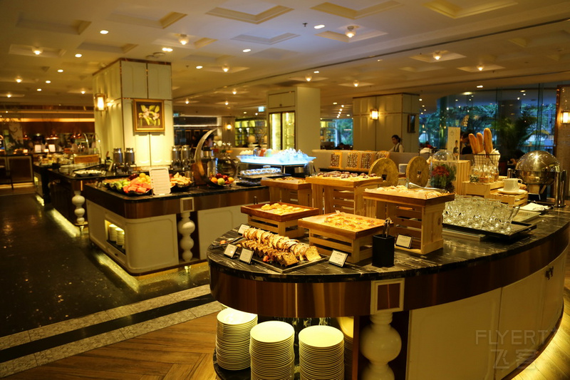 Bangkok--The Athenee Hotel a Luxury Collection Hotel Lobby Restaurant  (4).JPG