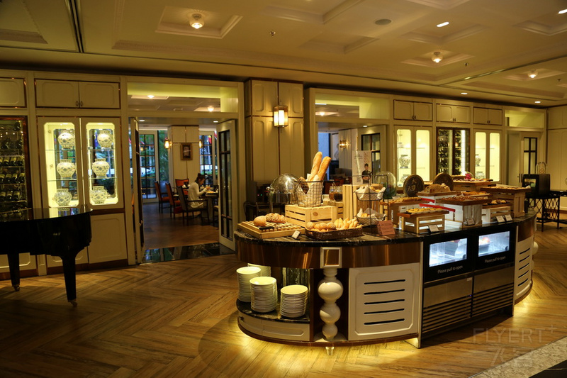 Bangkok--The Athenee Hotel a Luxury Collection Hotel Lobby Restaurant  (5).JPG