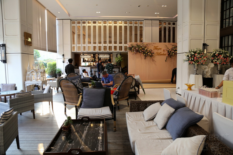 Bangkok--The Athenee Hotel a Luxury Collection Hotel Pool Bar.JPG