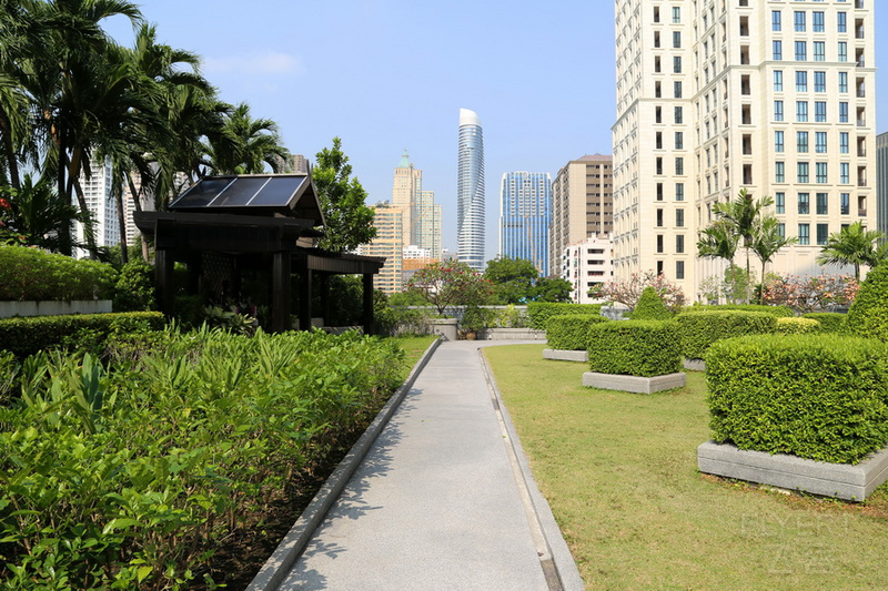 Bangkok--The Athenee Hotel a Luxury Collection Hotel Pool Garden (4).JPG