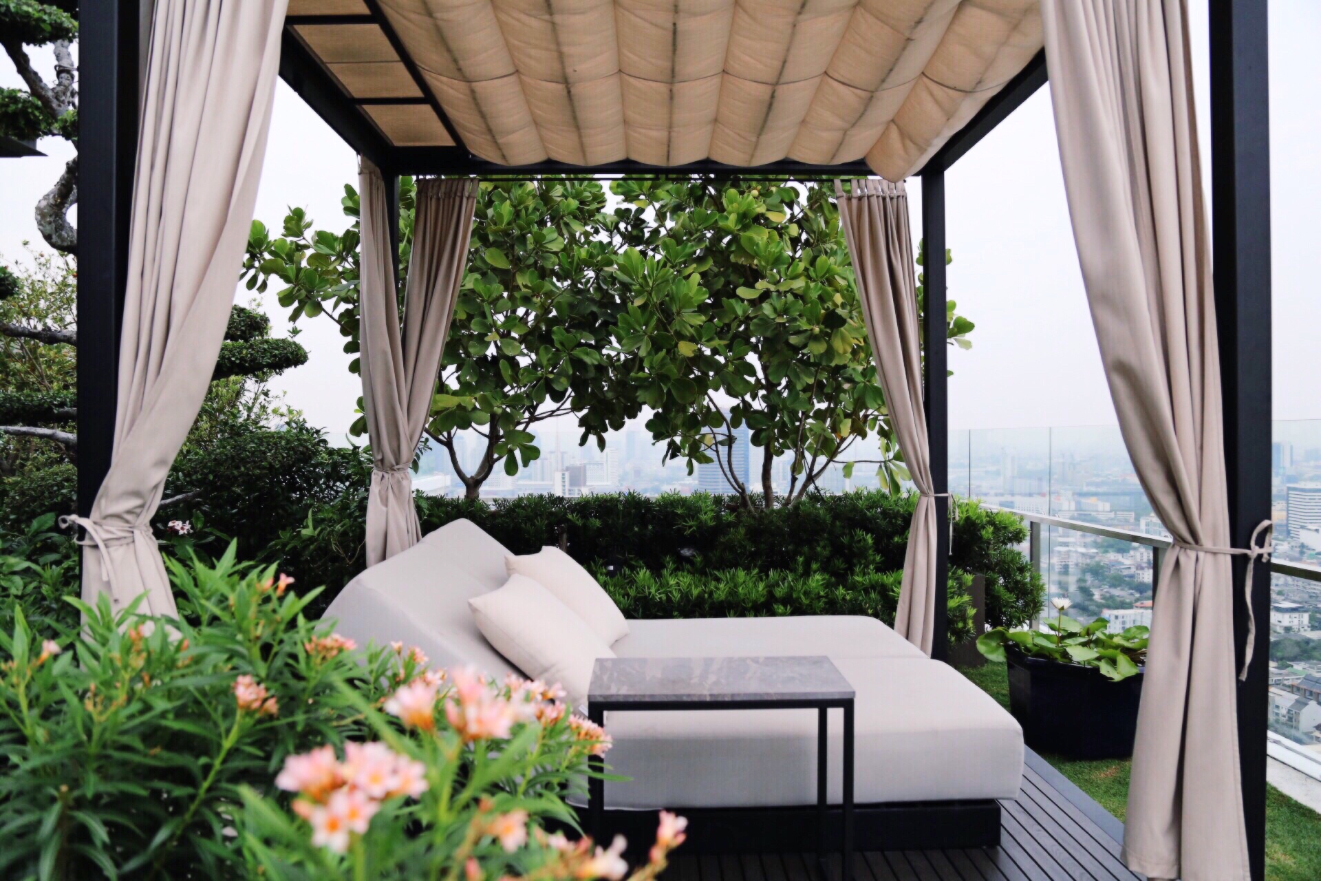 ׷SLH137 Pillars Suites & Residences Bangkok