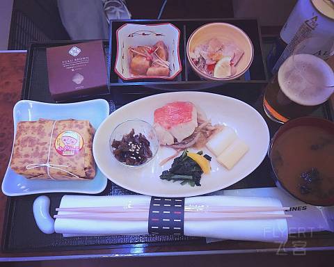 【航空】*丝学生的1000元日本航空头等体验行