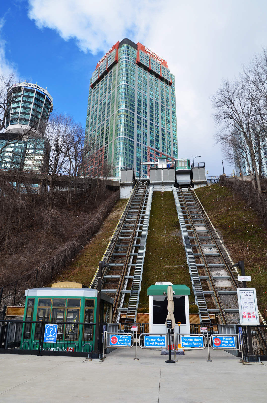 羰߶ -- Embassy Suites Niagara Falls Ǽٲʹ׷Ƶ