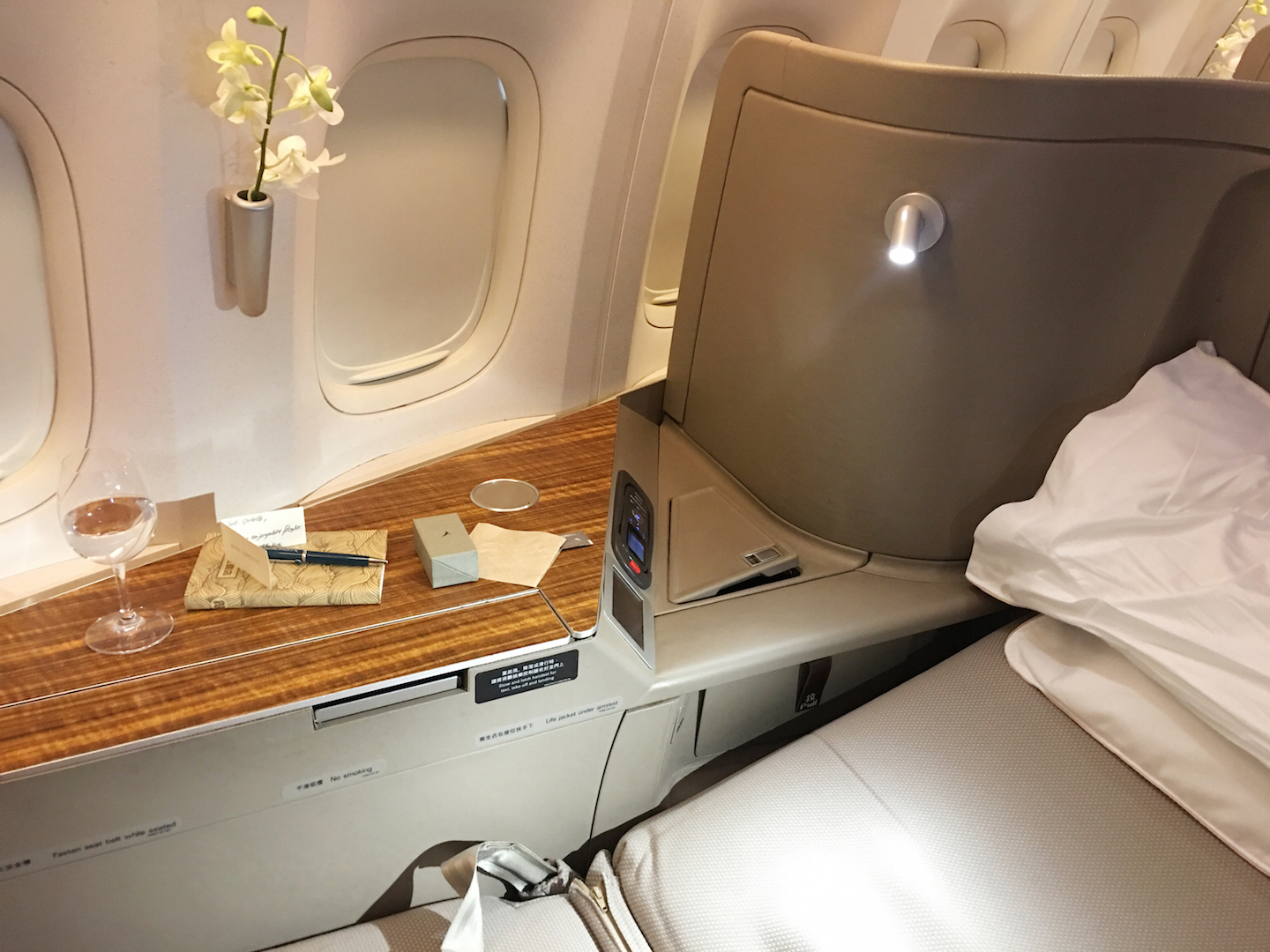 ̩ CX549 HND-HKG ͷȲ & KA810  HKG-NKG գThe Deck
