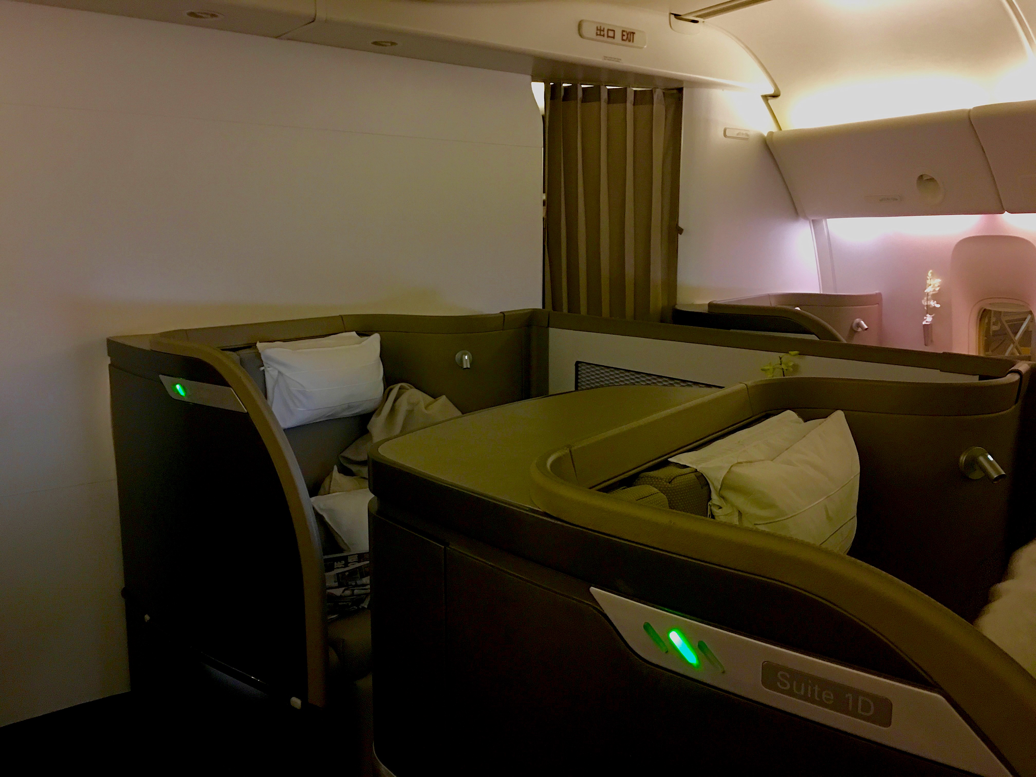 ̩ CX549 HND-HKG ͷȲ & KA810  HKG-NKG գThe Deck