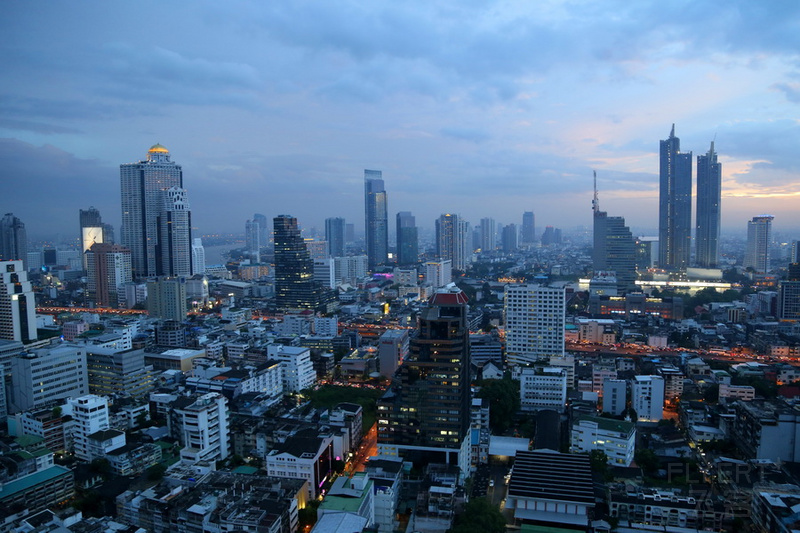 Bangkok--Bangkok Marriott Hotel The Surawongse Rooftop Bar (1).JPG