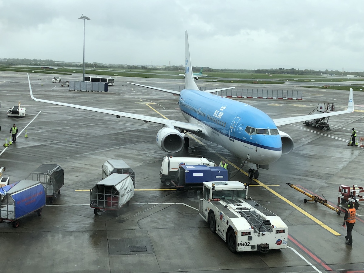 KLM ŷ޺бջõλ (E-190 & B737-700)