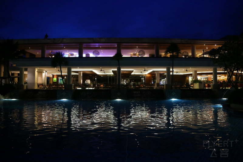 Hua Hin--Sheraton Hua Hin Resort & Spa at Night (11).JPG