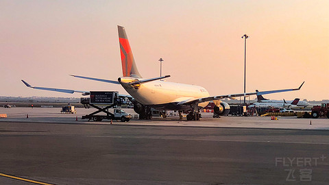 一波三折的纽约行(下): 达美 波音737-900ER (JFK-YVR)
