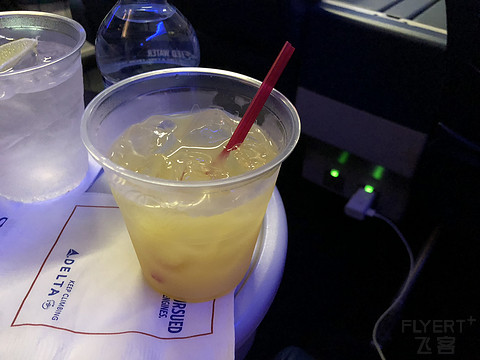 一波三折的纽约行(下): 达美 波音737-900ER (JFK-YVR)