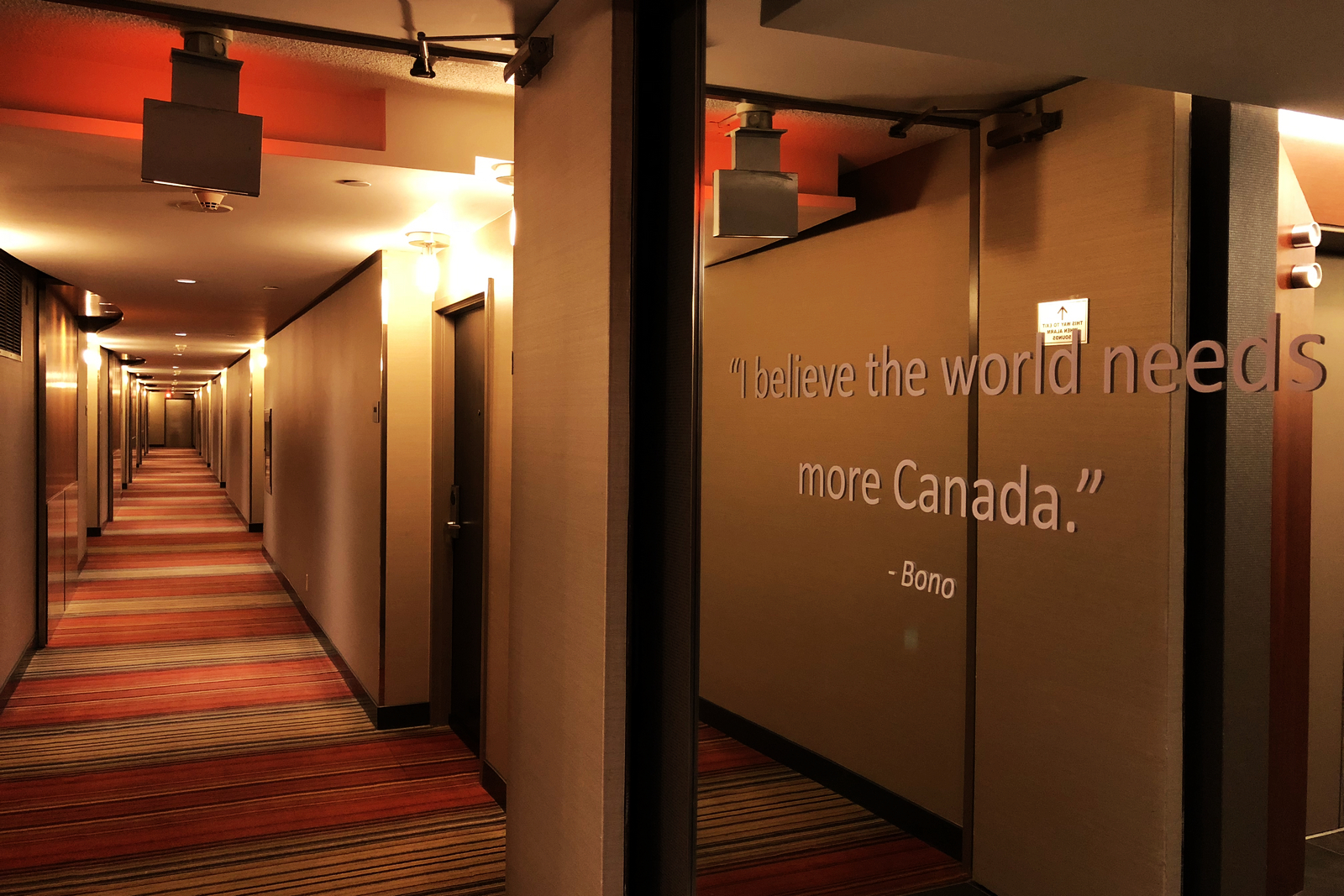 CN TowerСȷ -- ׶ϣ Hilton Toronto