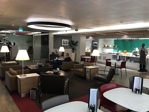 American Airline London Heathrow (LHR) Arrival Lounge