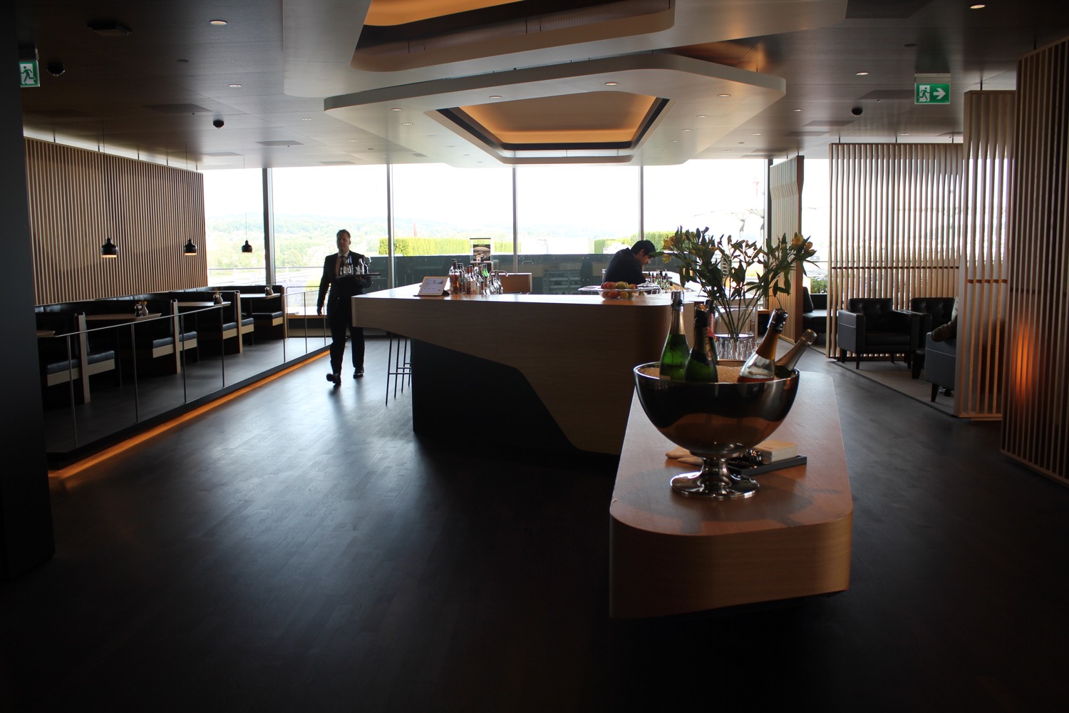  ZRH SWISS First Lounge E Ϣұ