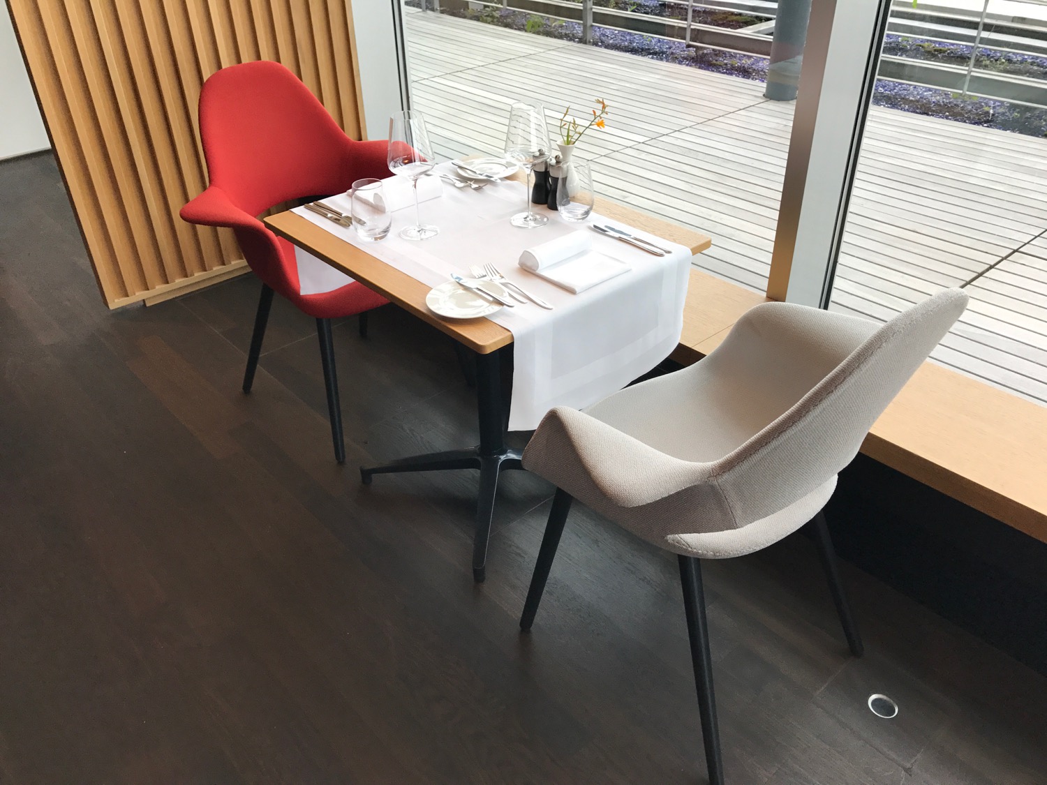  ZRH SWISS First Lounge E Ϣұ