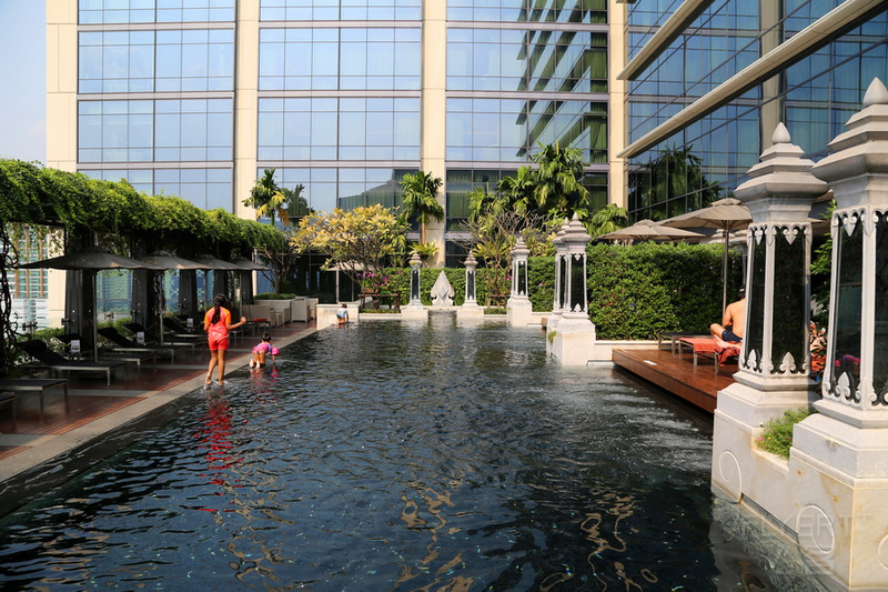 Bangkok--St Regis Bangkok Pool (1).JPG