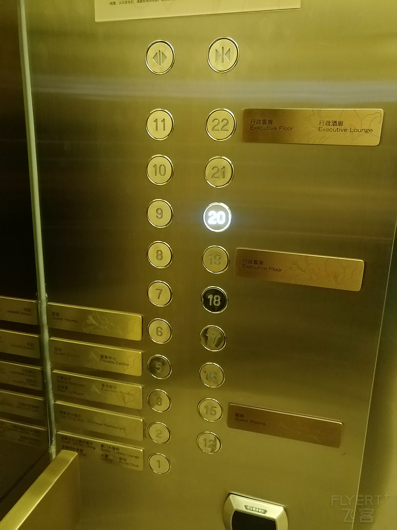电梯.jpg