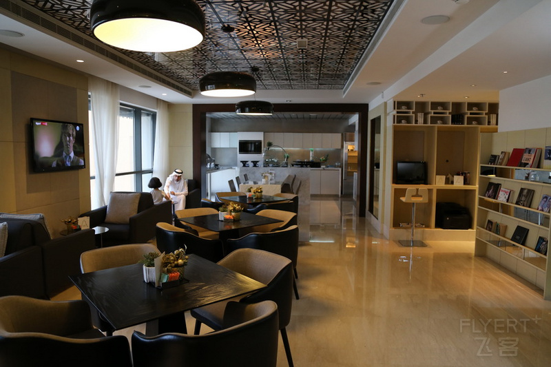 Bahrain--Le Meridien Bahrain City Centre Club Lounge (2).JPG
