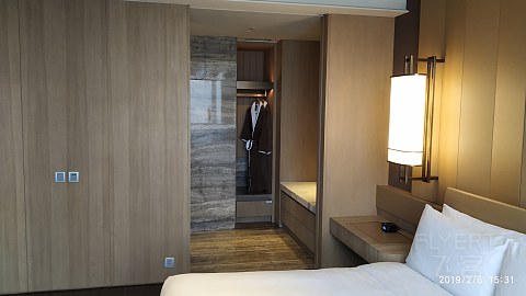 香港万丽海景，只有五间的皇朝套+酒廊员工全体……