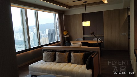 香港万丽海景，只有五间的皇朝套+酒廊员工全体……