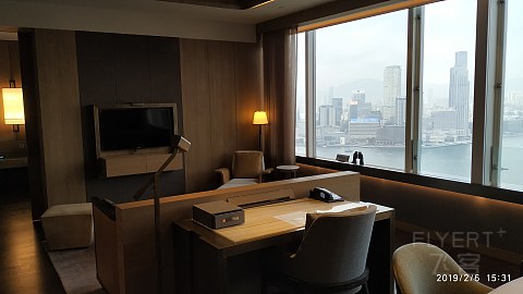 香港万丽海景，只有五间的皇朝套+酒廊员工全体……