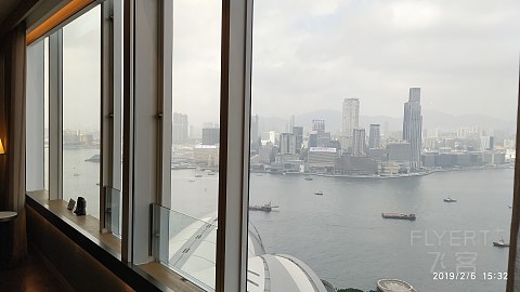 香港万丽海景，只有五间的皇朝套+酒廊员工全体……