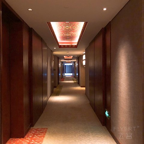 白宫红殿湛蓝天-拉萨香格里拉·布达拉宫观景套
