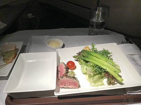 18年东航飞了45个航段，纽约到上海飞了六个来回