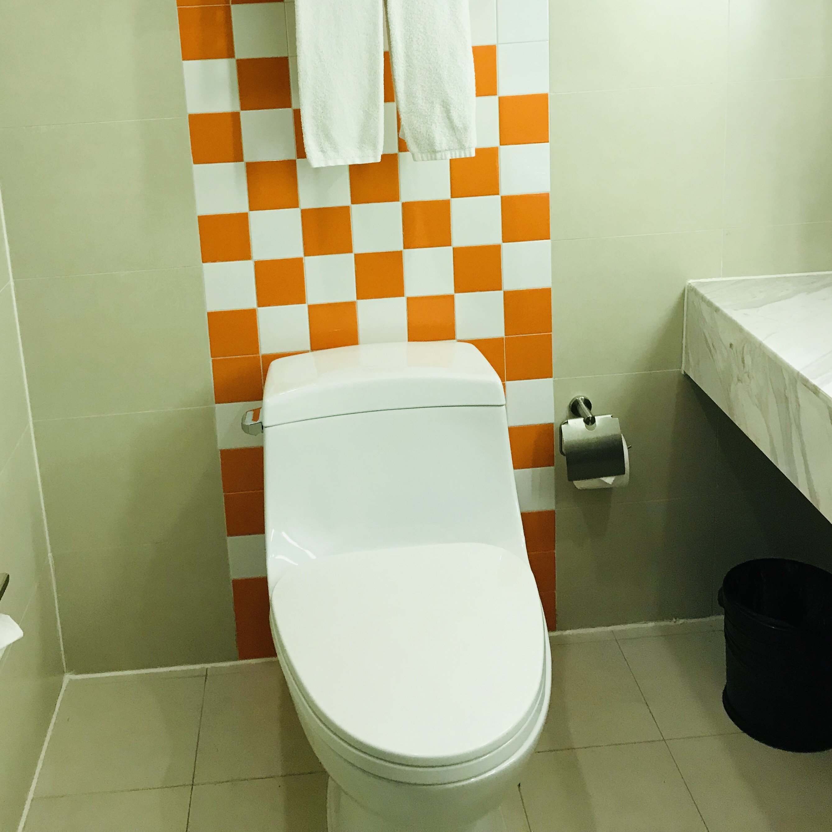  Holiday Inn Exp VS ӡżӴ Holiday Inn Exp