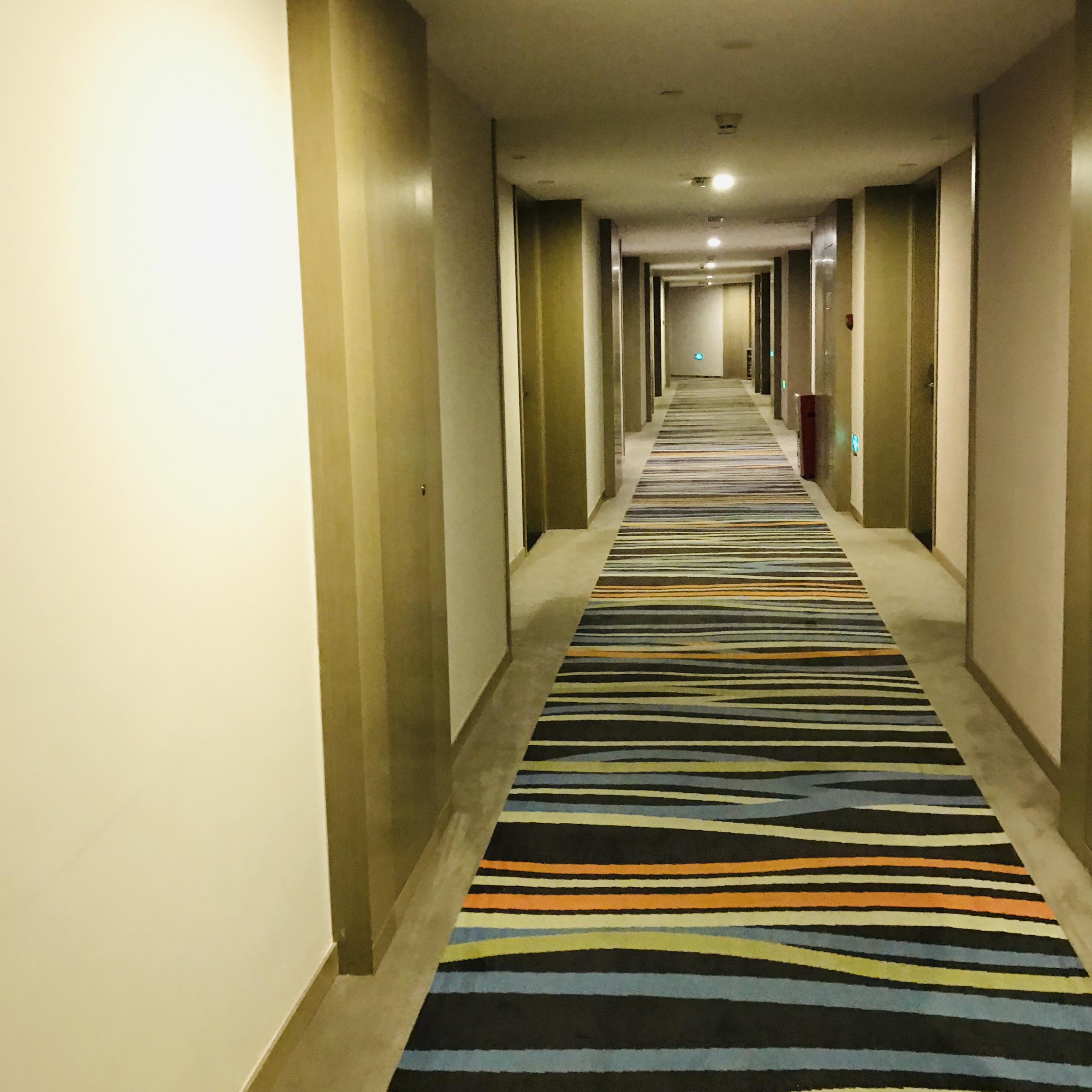  Holiday Inn Exp VS ӡżӴ Holiday Inn Exp