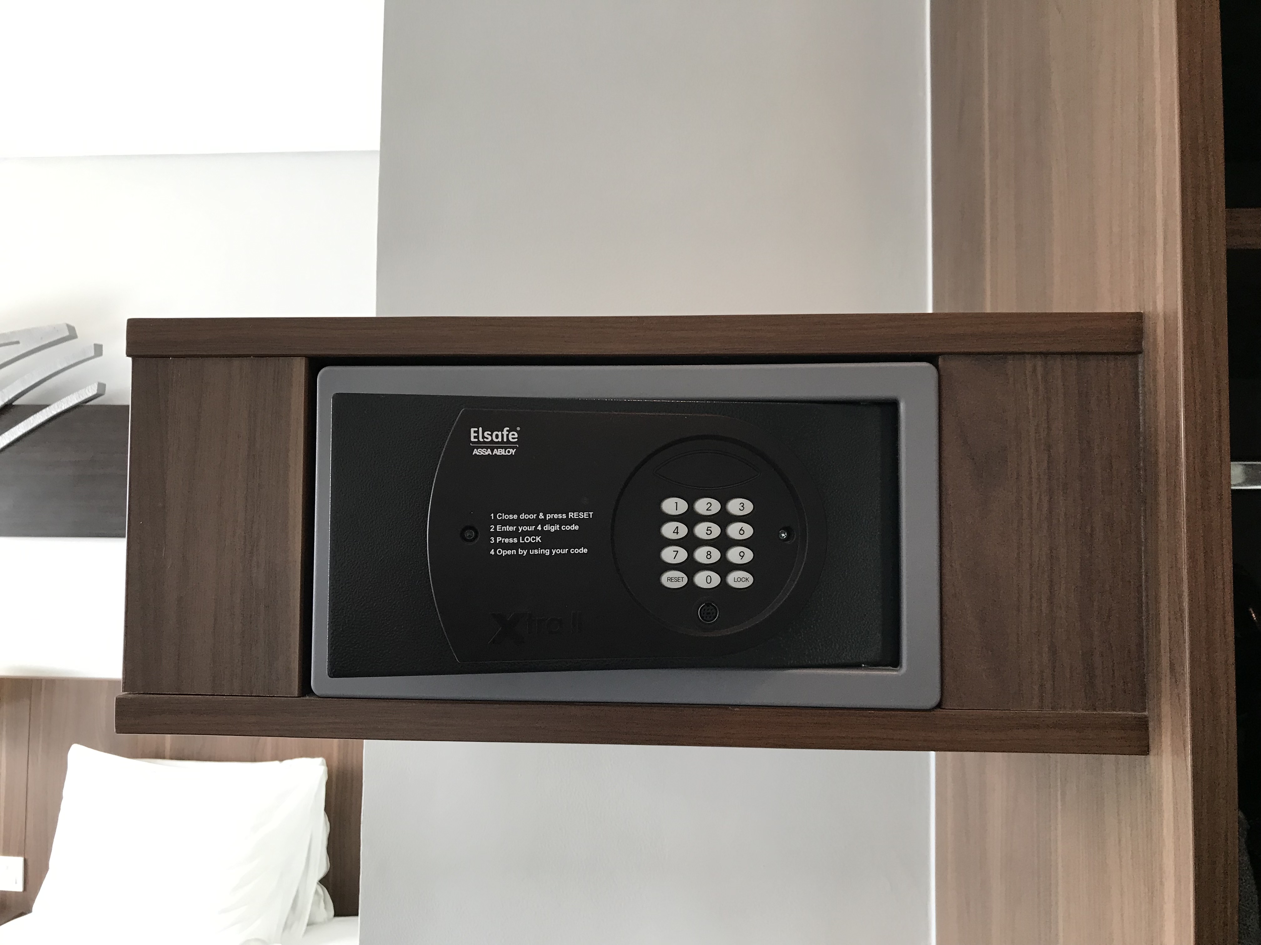 Holiday Inn Exp VS ӡżӴ Holiday Inn Exp