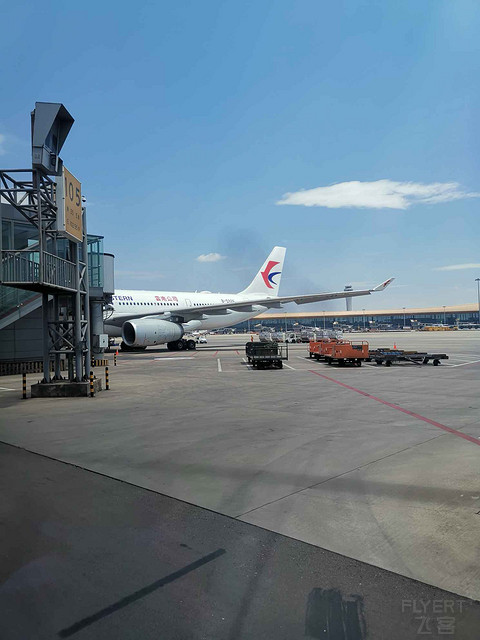 MU5807 KMG-SHA 商务舱报告