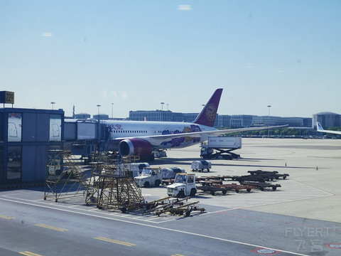 MU5807 KMG-SHA 商务舱报告