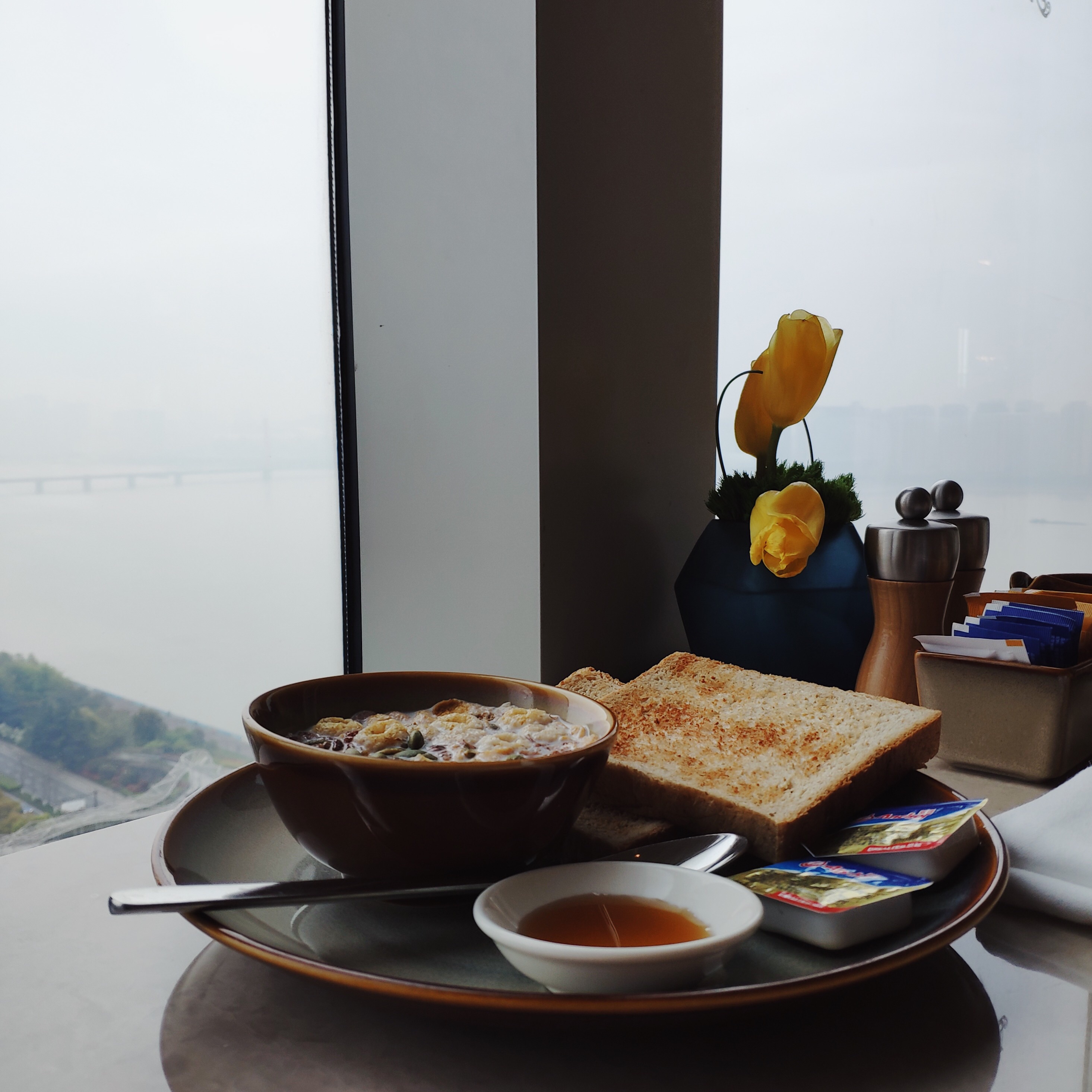 ǮѡƵ Panoramic Riverview suite