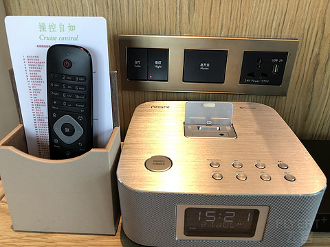 深圳龙华希尔顿逸林，都挺好唯一不足是房间异味
