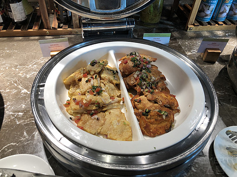 深圳龙华希尔顿逸林，都挺好唯一不足是房间异味