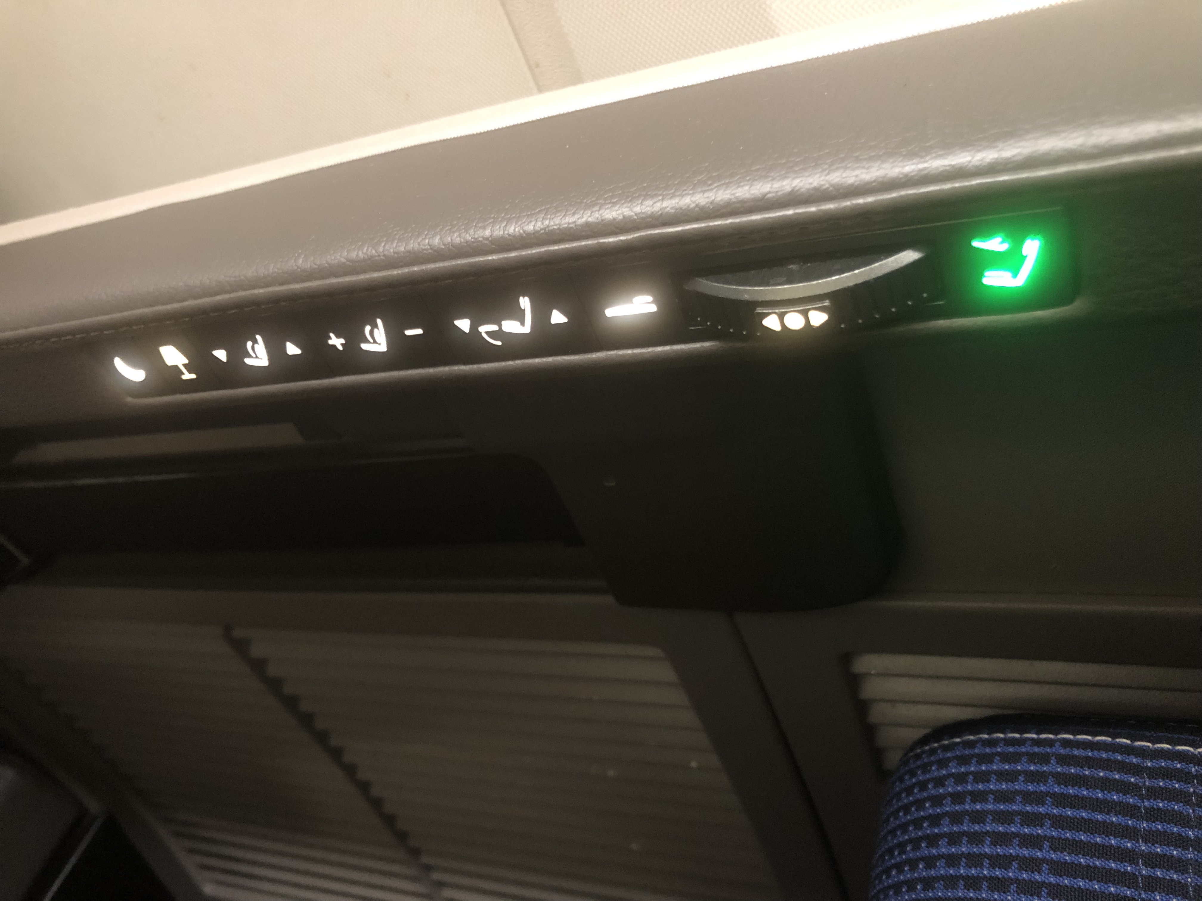 UAȻ777-300ERHNL-SFO