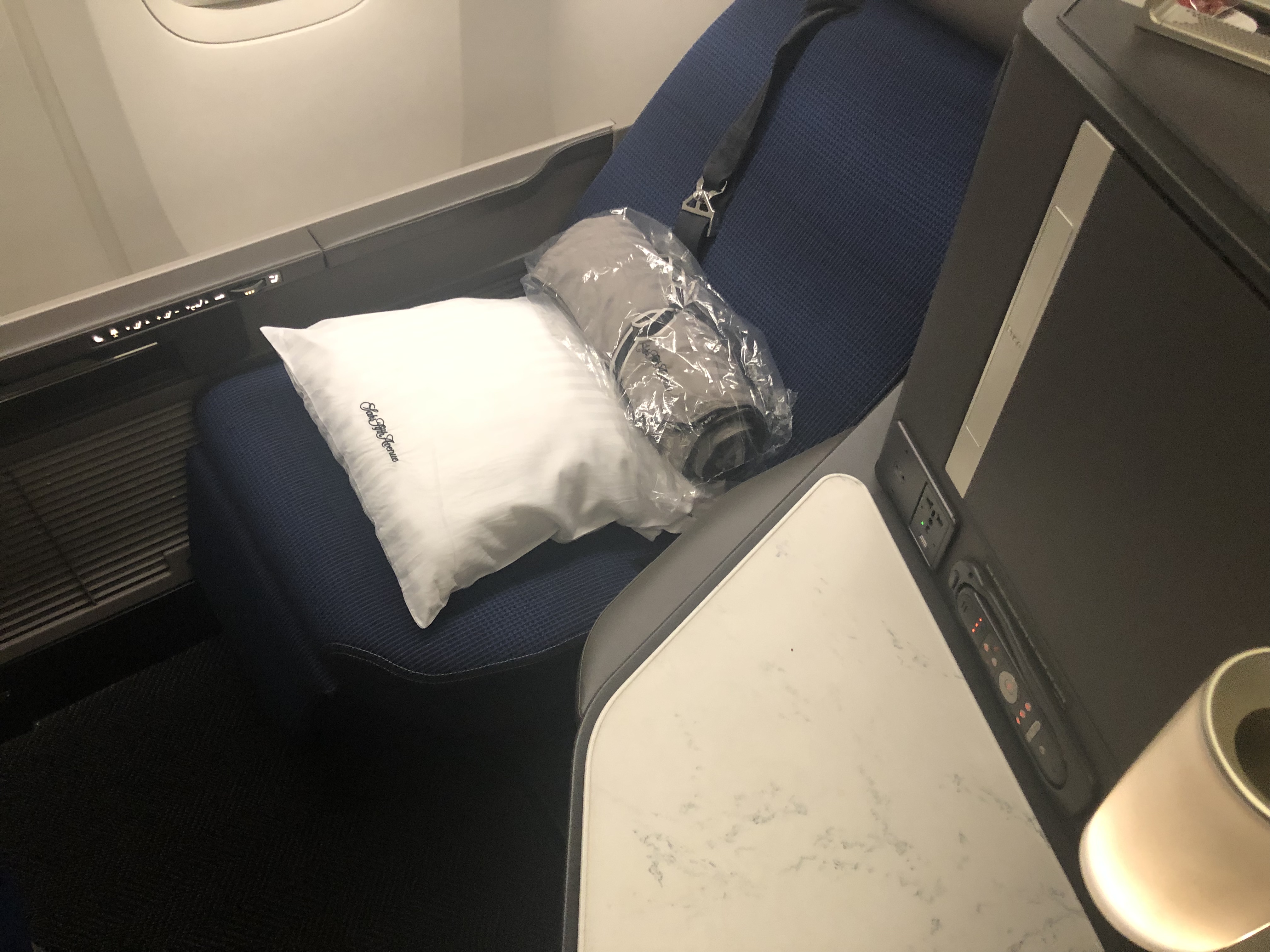 UAȻ777-300ERHNL-SFO
