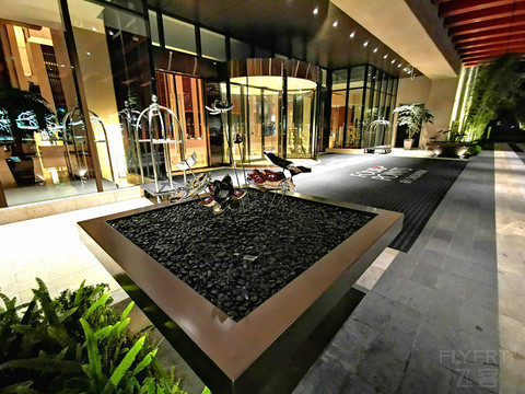 枕水而居的广东鹤山福朋喜来登酒店