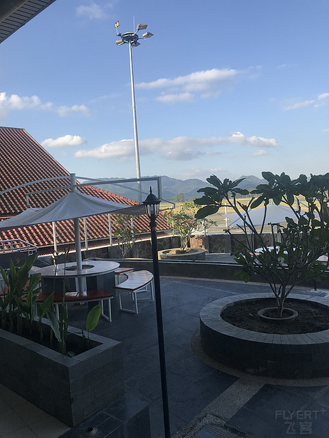 美娜多（万鸦老）机场休息室体验报告